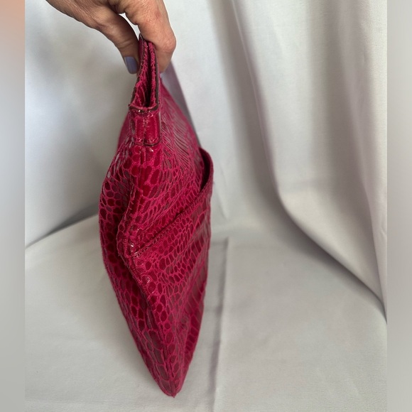 Nine W. beautiful raspberry color, convertible clutch handbag - Picture 5 of 10